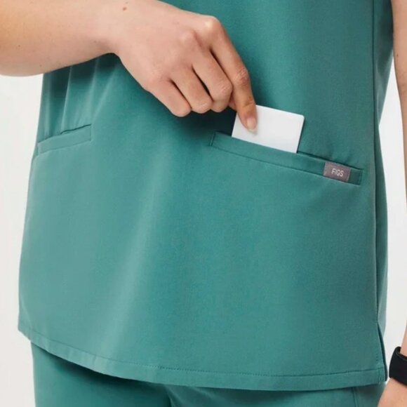 FIGS Cactus Casma - Three-Pocket Scrub Top - Picture 4 of 5